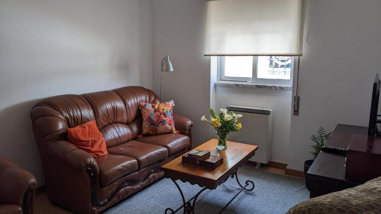 Casa Domingues Guest House كالداس دا راينها المظهر الخارجي الصورة